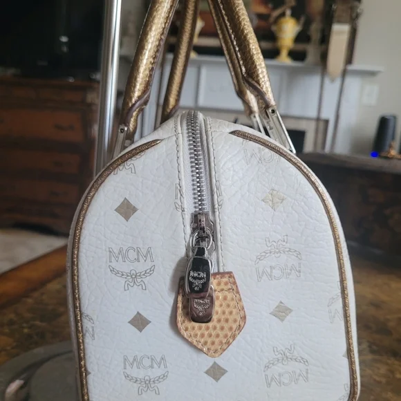 MCM White and Gold Women's Bag - Picture 3 of 7